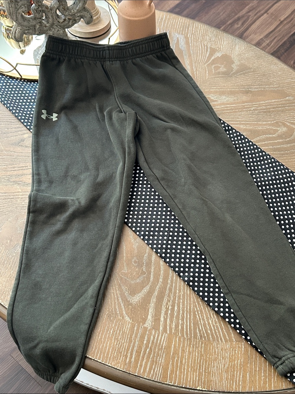 Boys Under Armour Kids Dark Olive Fleece Athletic Joggers Sweatpants size Medium